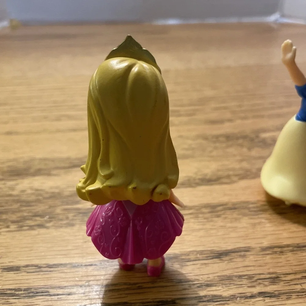 4 Disney Princess Cake Topper Figure Lot Elsa, Snow White, Isabella, Aurora 3-4